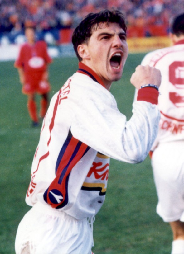Cătălin Hîldan celebrând un gol pentru Dinamo