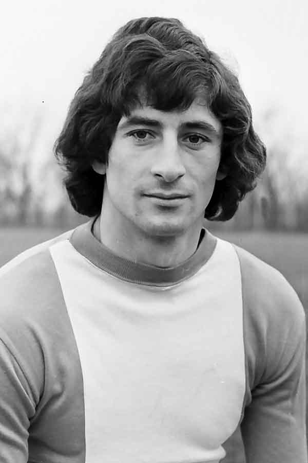 Cornel Dinu, portret în tricoul lui Dinamo